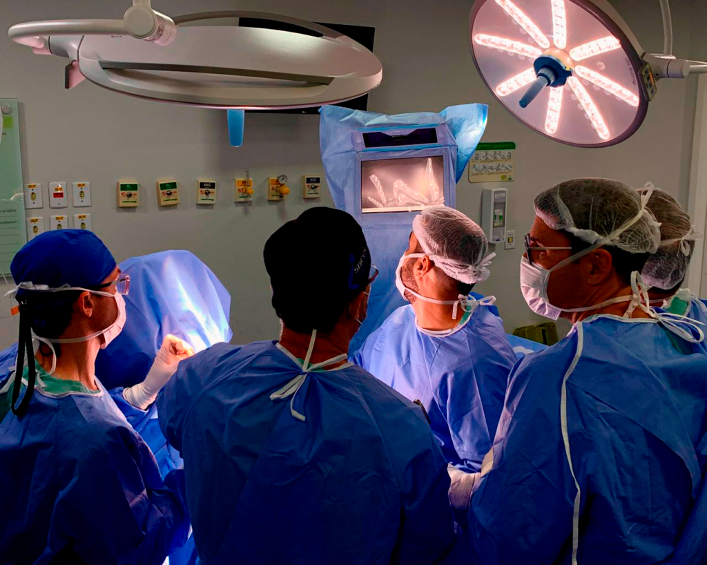Cirurgia inédita de prótese é realizada na região
