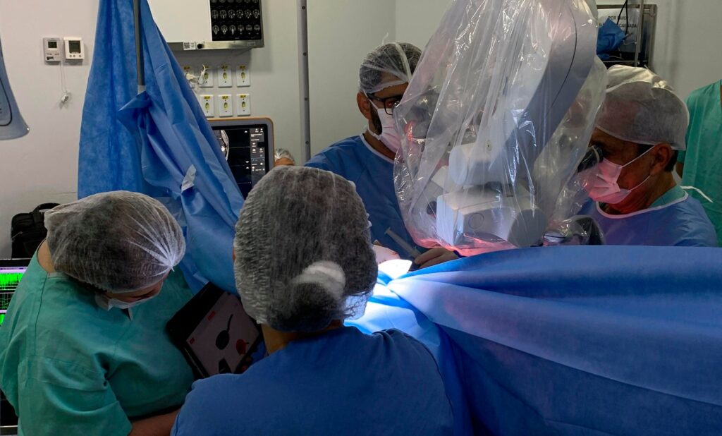 Hospital realiza primeira cirurgia cerebral com paciente acordada na região