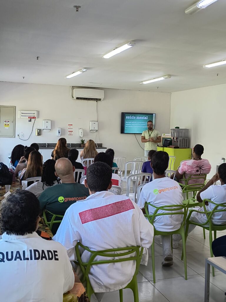 Cooperativa leva conhecimento em palestra para empresa parceira