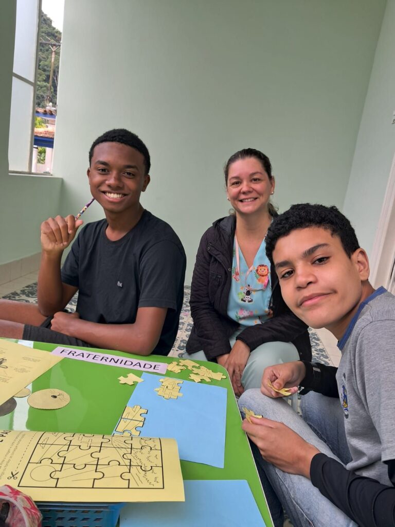 Crianças celebram a Páscoa no Espaço TE AColhemos