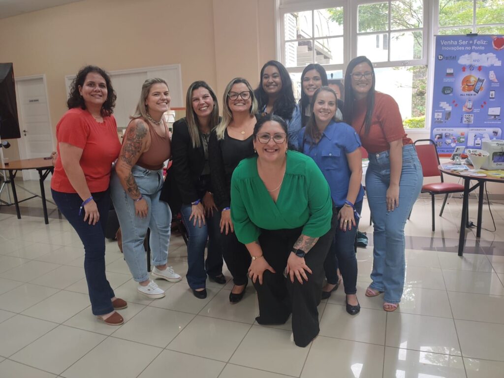 Equipes de cooperativa participam do Congresso de RH