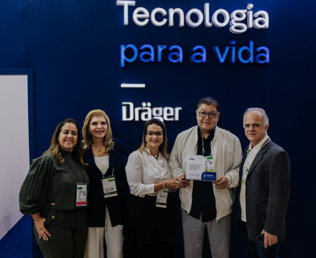 Empresa alemã homenageia operadora pelo pioneirismo no uso de IA na ventilação mecânica