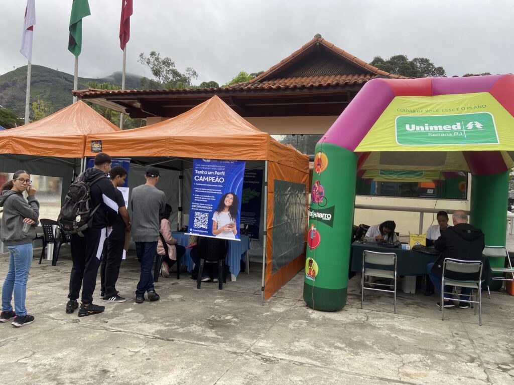 Carreta do Trabalhador leva oportunidades e serviços gratuitos