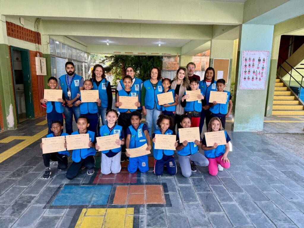 Alunos se tornam agentes de conscientização em ação contra a dengue