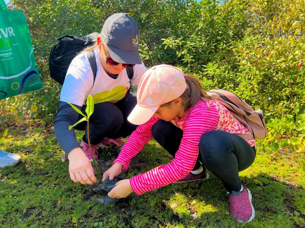 Voluntários transformam Dia Mundial dos Manguezais em ação de cuidado