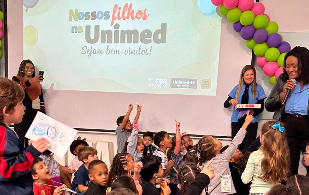 Evento recebe filhos de colaboradores e médicos cooperados em visita especial