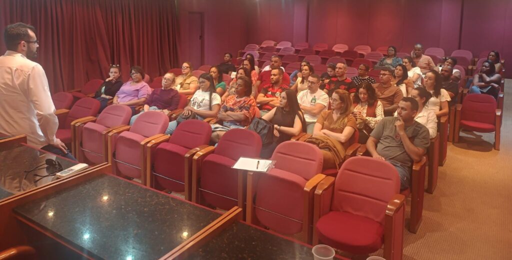 Equipe assistencial participa de educação continuada em segurança do paciente