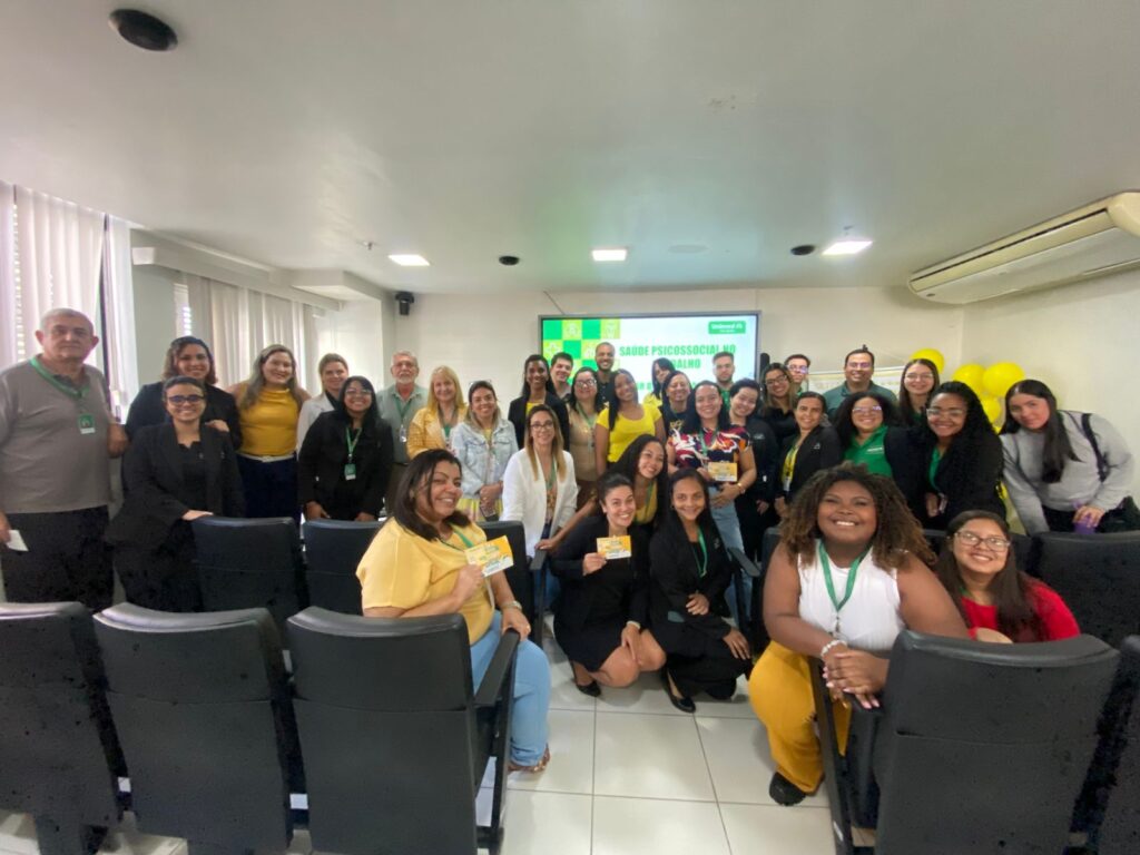 Colaboradores debatem a prevenção ao suicídio