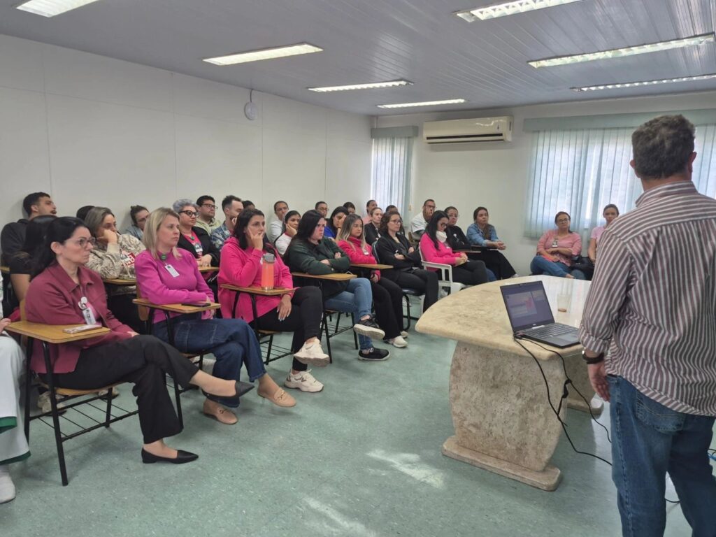 Evento reforça atenção à saúde da mama e anuncia novo mamógrafo