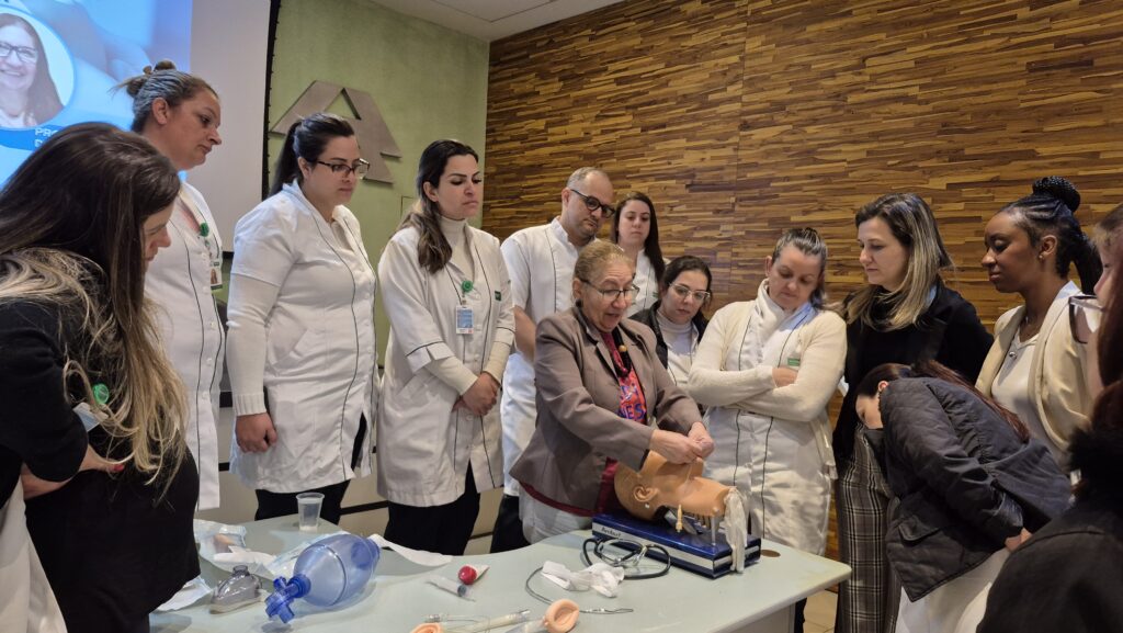 Equipe de enfermagem recebe qualificação em via aérea avançada