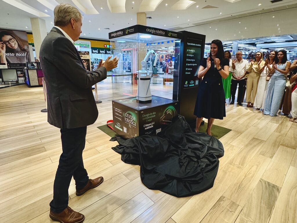 Hospital inicia exposição sobre cirurgia robótica no Shopping Park Sul