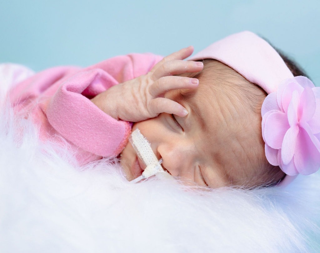 Ensaios newborn e rodas de conversa valorizam o cuidado integral