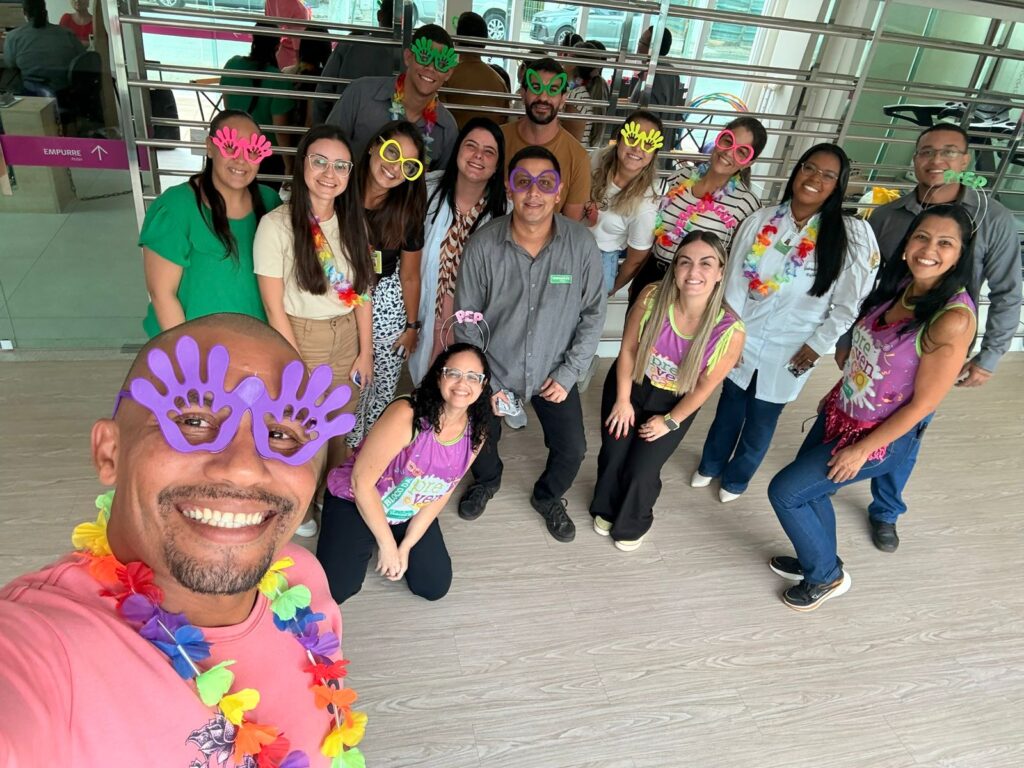 Colaboradores participam do “Bloco da Prevenção”