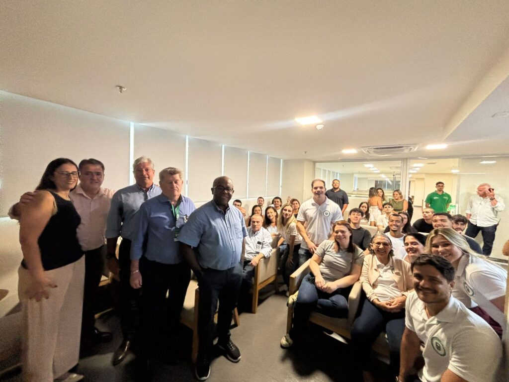 Hospital Regional Metropolitano recebe alunos da UNIG