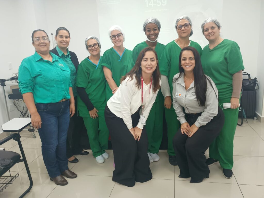 Equipe cirúrgica passa por treinamento especializado