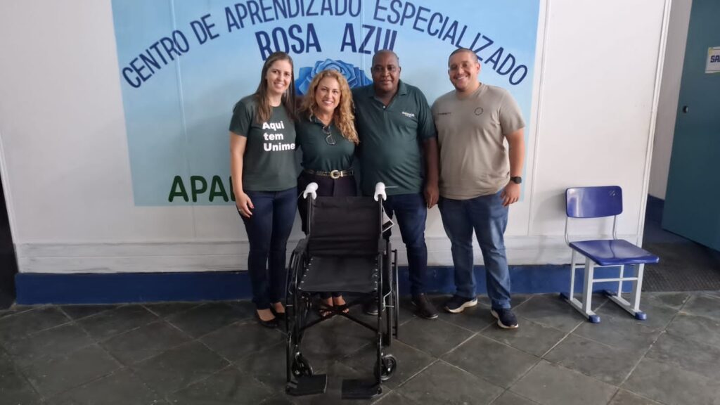 Projeto doa cadeira de rodas para a APAE