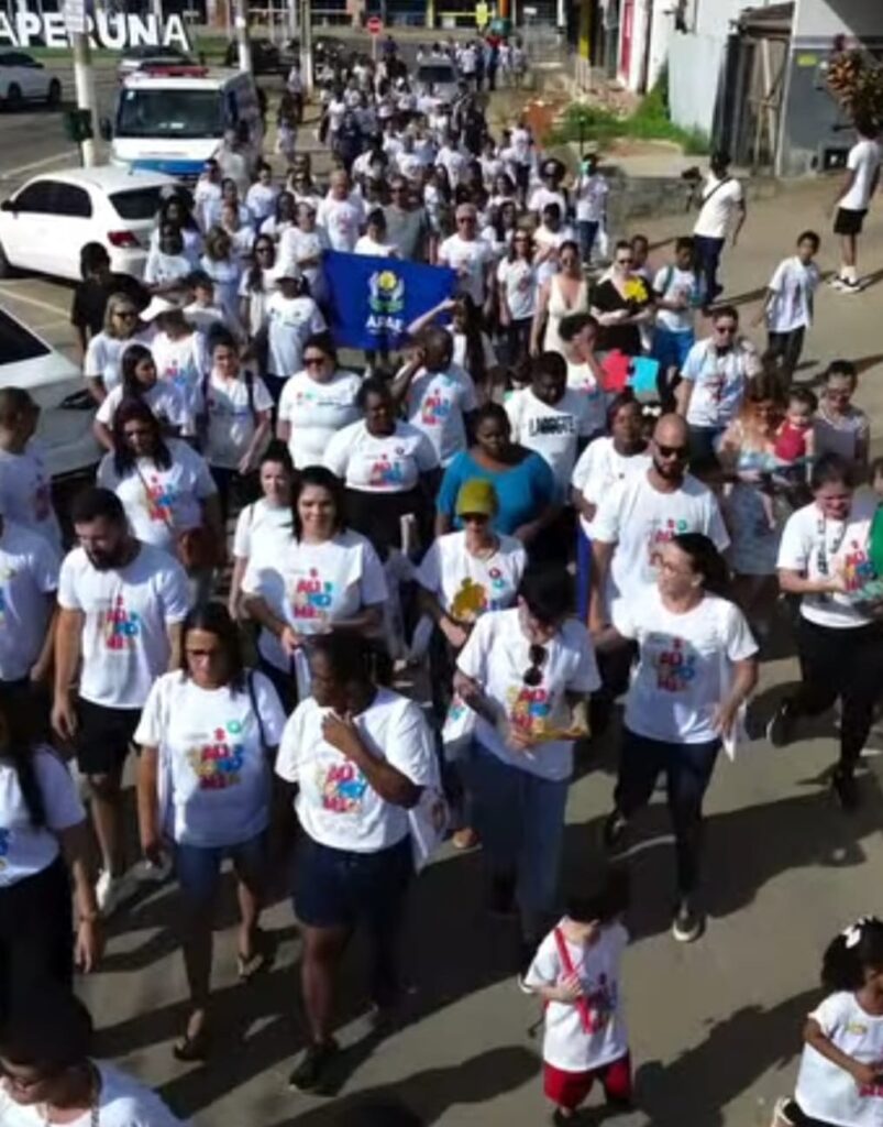 Caminhada pela conscientização do autismo reúne participantes em região