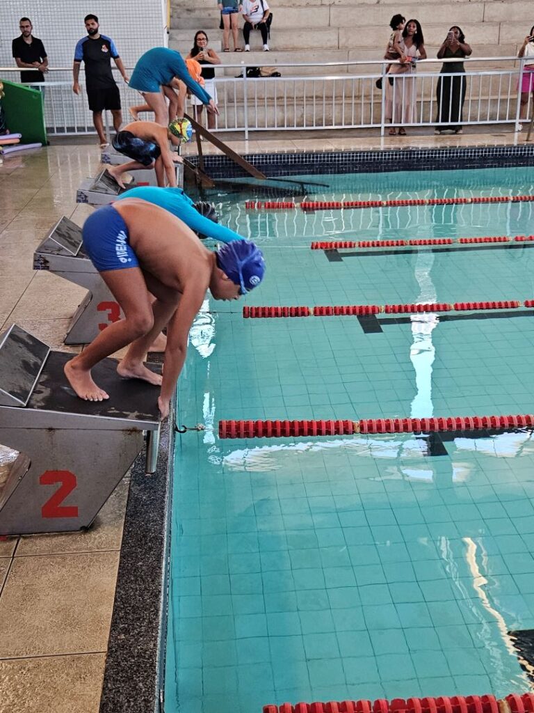 Festival de Natação com patrocínio da cooperativa celebra o esporte