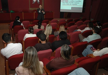 Palestra aborda assédio moral e sexual no ambiente de trabalho