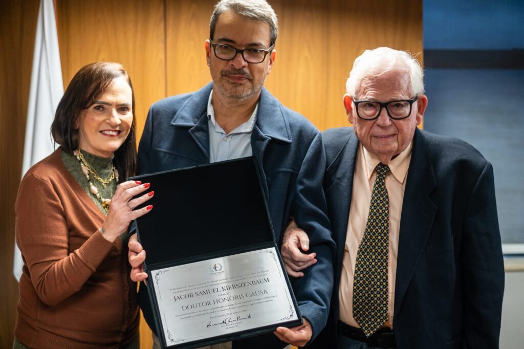 Médico cooperado da Singular recebe Medalha Honoris Causa do Instituto Carlos Chagas