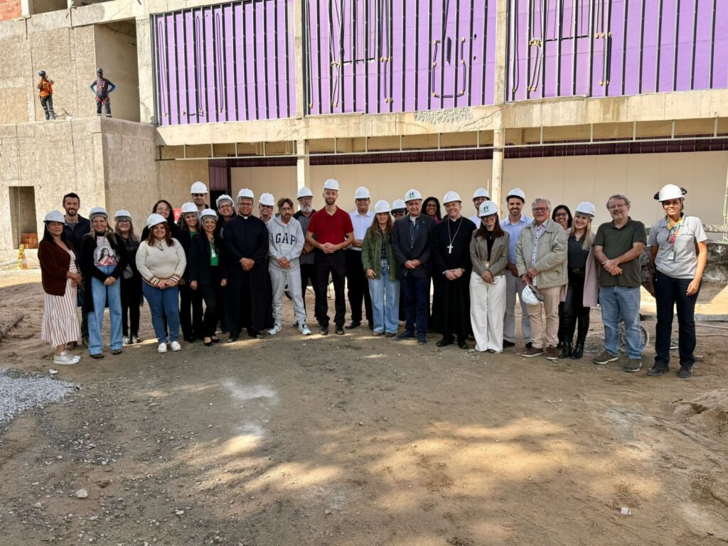 Novo hospital recebe visita do Bispo da diocese de Barra do Piraí
