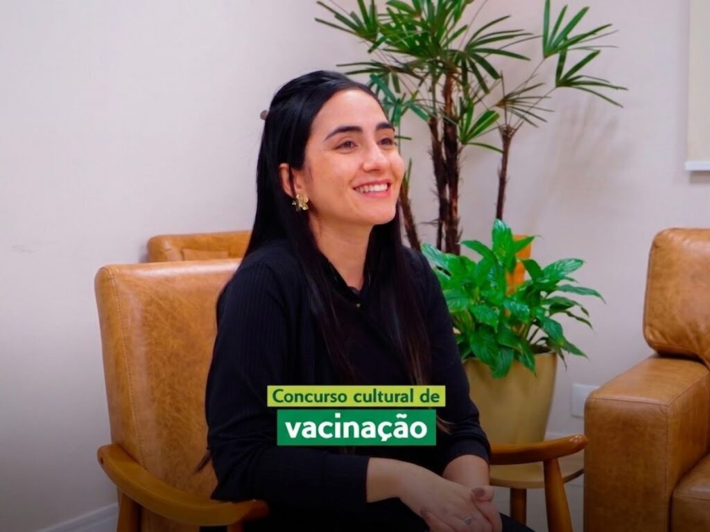 Beneficiária é premiada com viagem após participar de campanha de vacinação promovida pela cooperativa