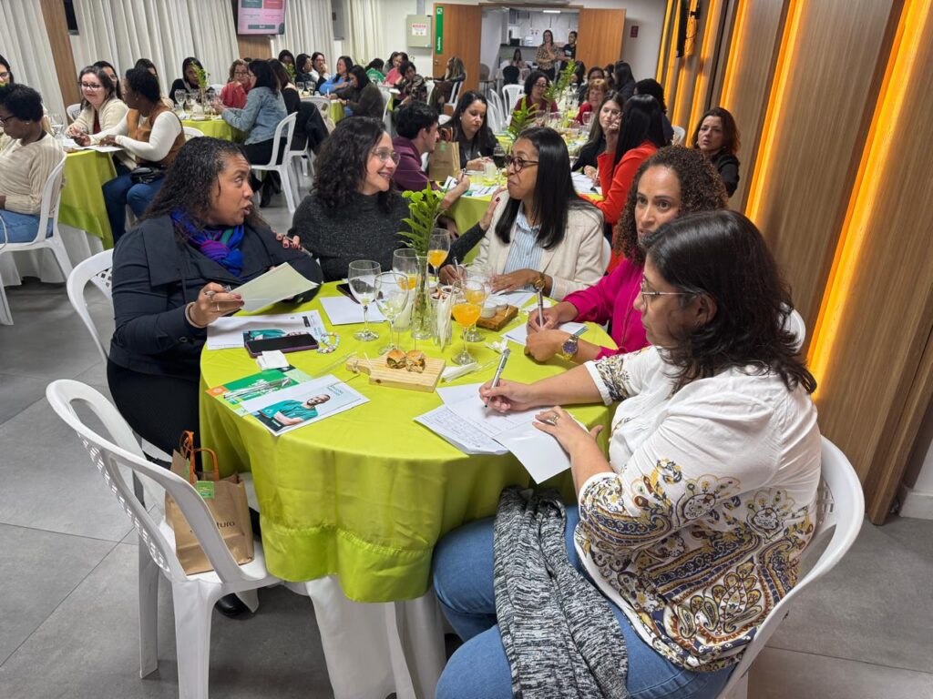 Singular homenageia secretárias em noite especial de valorização
